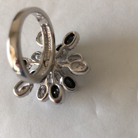VTG Black Fx Onyx & Clear CZ Flower Silver Color Cocktail Ring Gorgeous Sz.8 - Picture 6 of 9